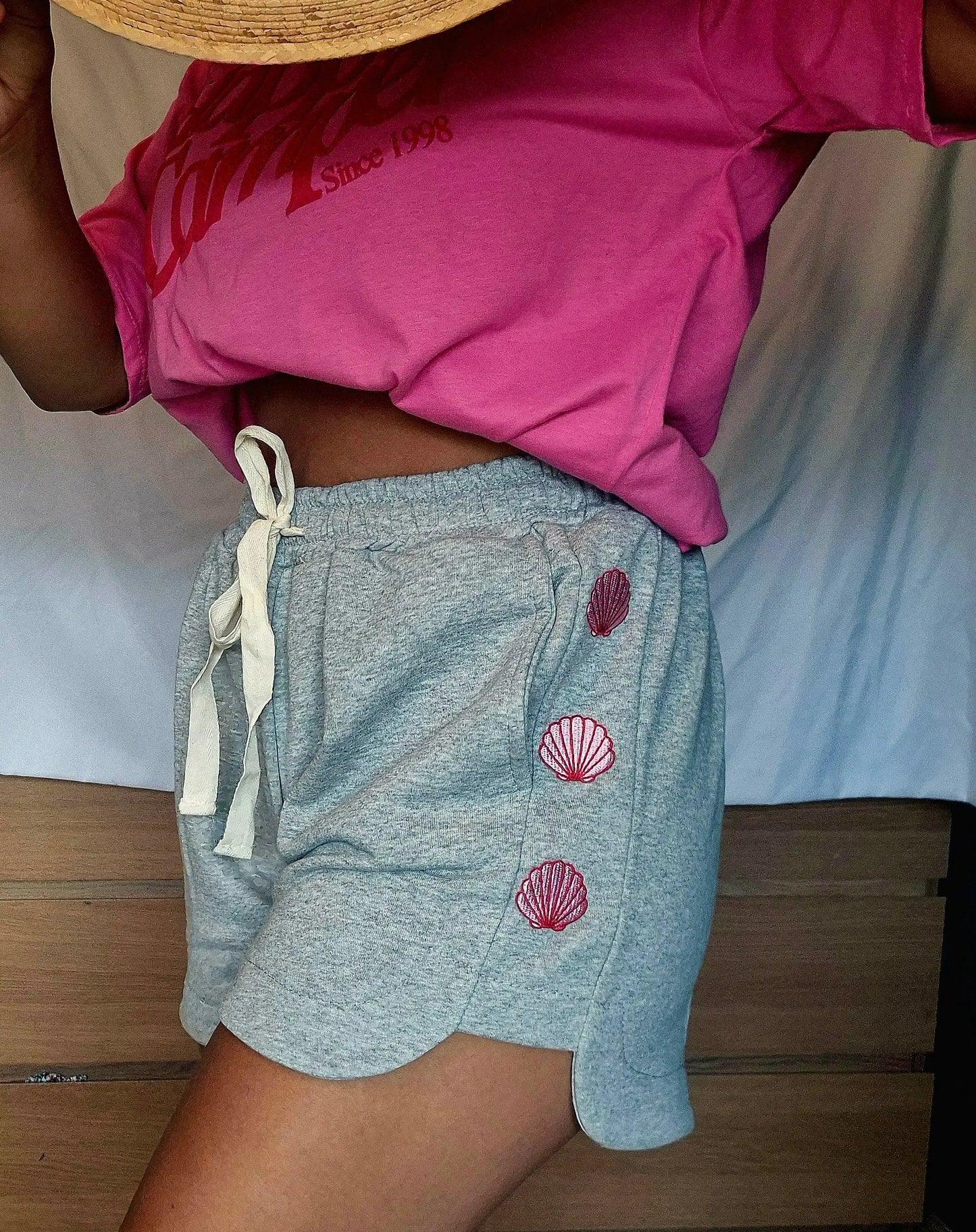 Short Candice gros en coton avec cordon blanc et broderies coquillages